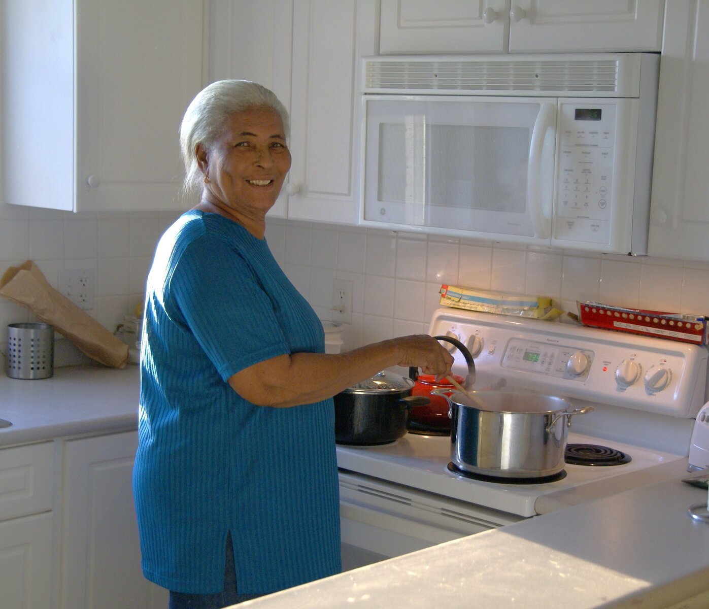 Juliana cooking in her kitchen